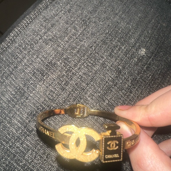 Orgenial Chanel barcelet. Used like new - Picture 3 of 4